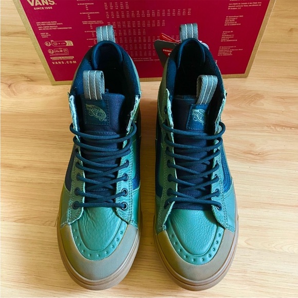 Vans Sk8-Hi Waterproof Insulated Shoe
Women 9.0 US Mens 7.5US - Picture 7 of 12